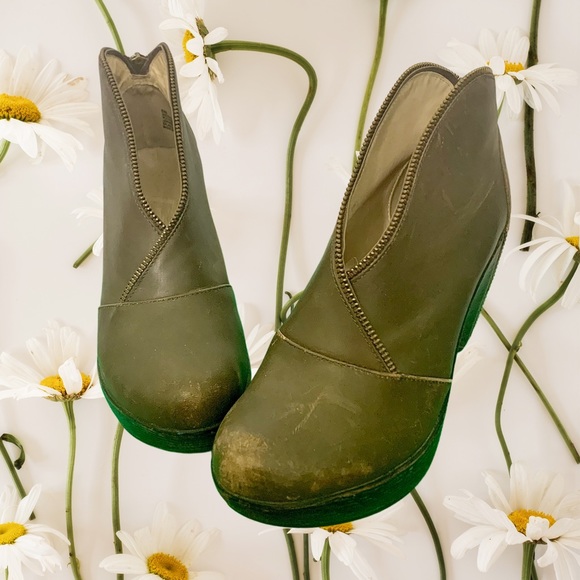 💰SOLD💰Jambu Indigo Distressed Wedge Booties - Picture 7 of 8